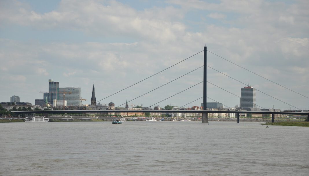 Arbeiten an Geländern der Oberkasseler Brücke werden am 4. Februar fortgesetzt