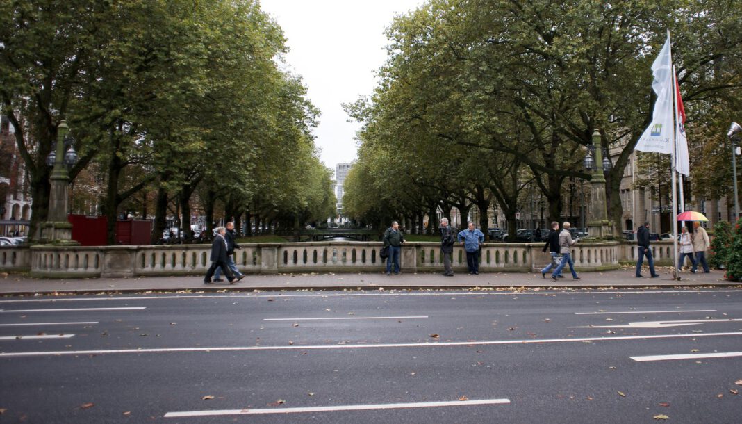 Düsseldorf rüstet Beleuchtung an Königsallee mit 170 LED Bodenstrahlern um