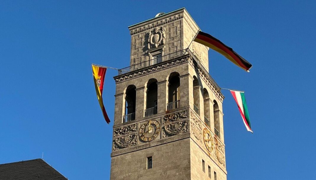 Mülheim hisst Flagge zum 80. Jahrestag Nordrhein-Westfalens
