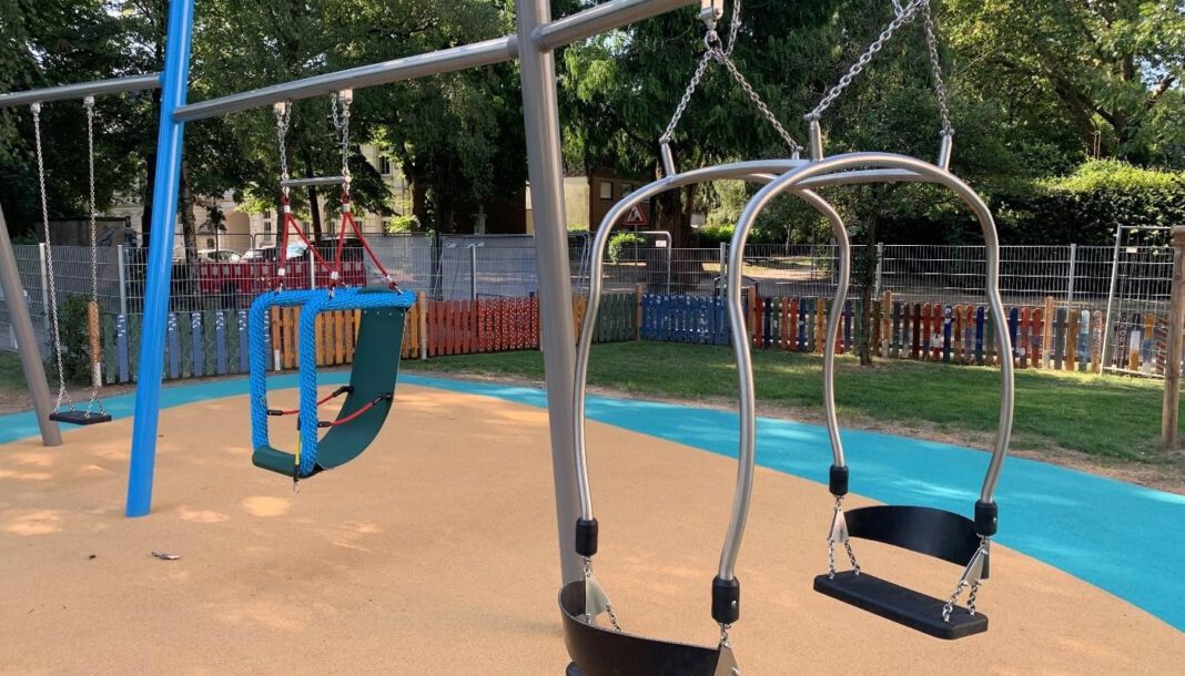 Neuer barrierefreier Spielplatz am Schloßberg nimmt Betrieb auf Neuer barrierefreier Spielplatz am Schloßberg nimmt Betrieb auf