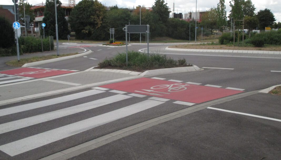 Rote Fahrbahn für Radwege: Asphaltarbeiten auf der Kaiserstraße starten Anfang Dezember 2025