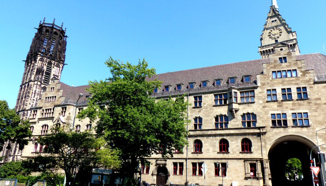 Tag der offenen Tür im Duisburger Rathaus: Führungen, Musik und Kinderprogramm am Nikolaustag