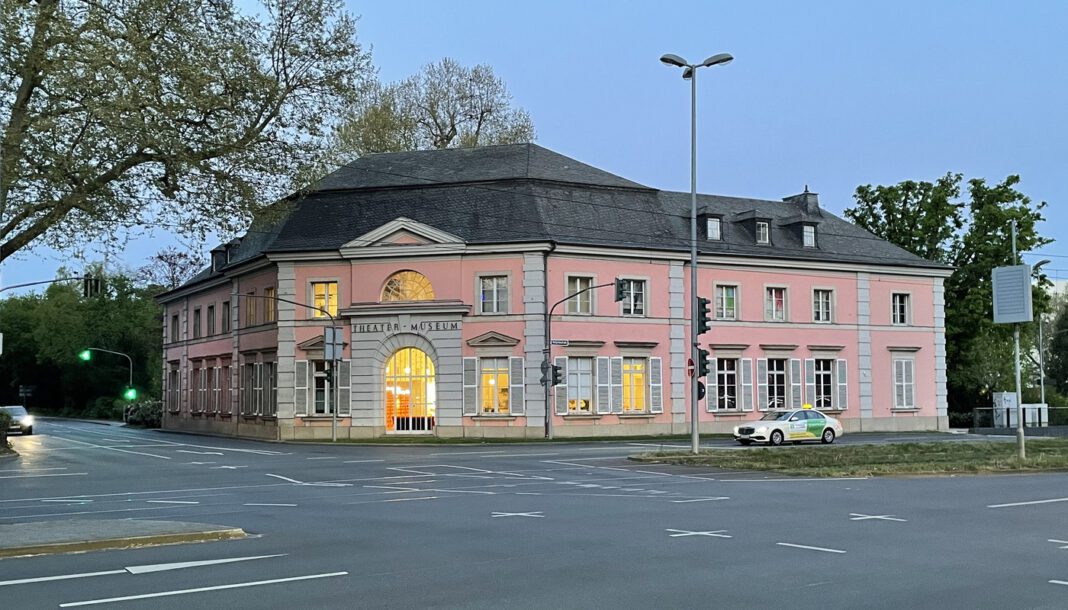 Theatermuseum lädt am 14. Dezember zu Kreativlabor, Stricktreff und Führungen ein Theatermuseum lädt am 14. Dezember zu Kreativlabor, Stricktreff und Führungen ein