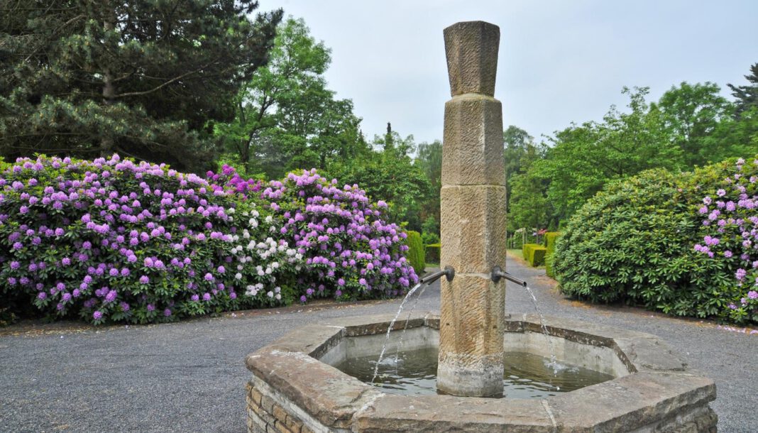 Wasserrohrbruch verursacht Wasserausfall auf dem Hauptfriedhof in Mülheim